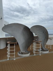QM2 - Day Bow Installation 2
