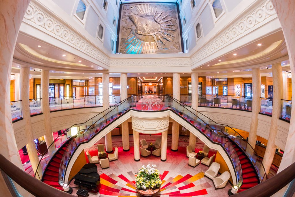 Cunard, QM2